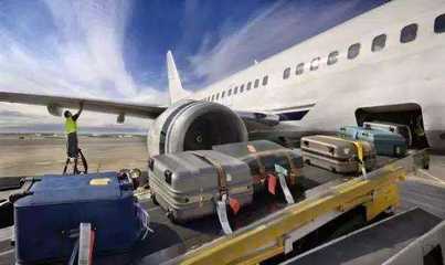 請問坐飛機(jī),辦理托運(yùn)行李 是先過了安檢在托運(yùn),還是無需安檢直接托運(yùn)謝謝